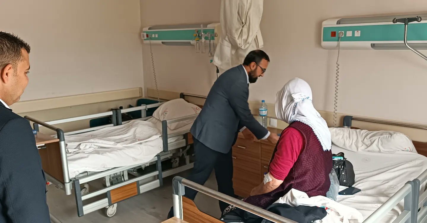 Gürpınar’da Hastalara Kur’an-ı Kerim Hediye Edildi