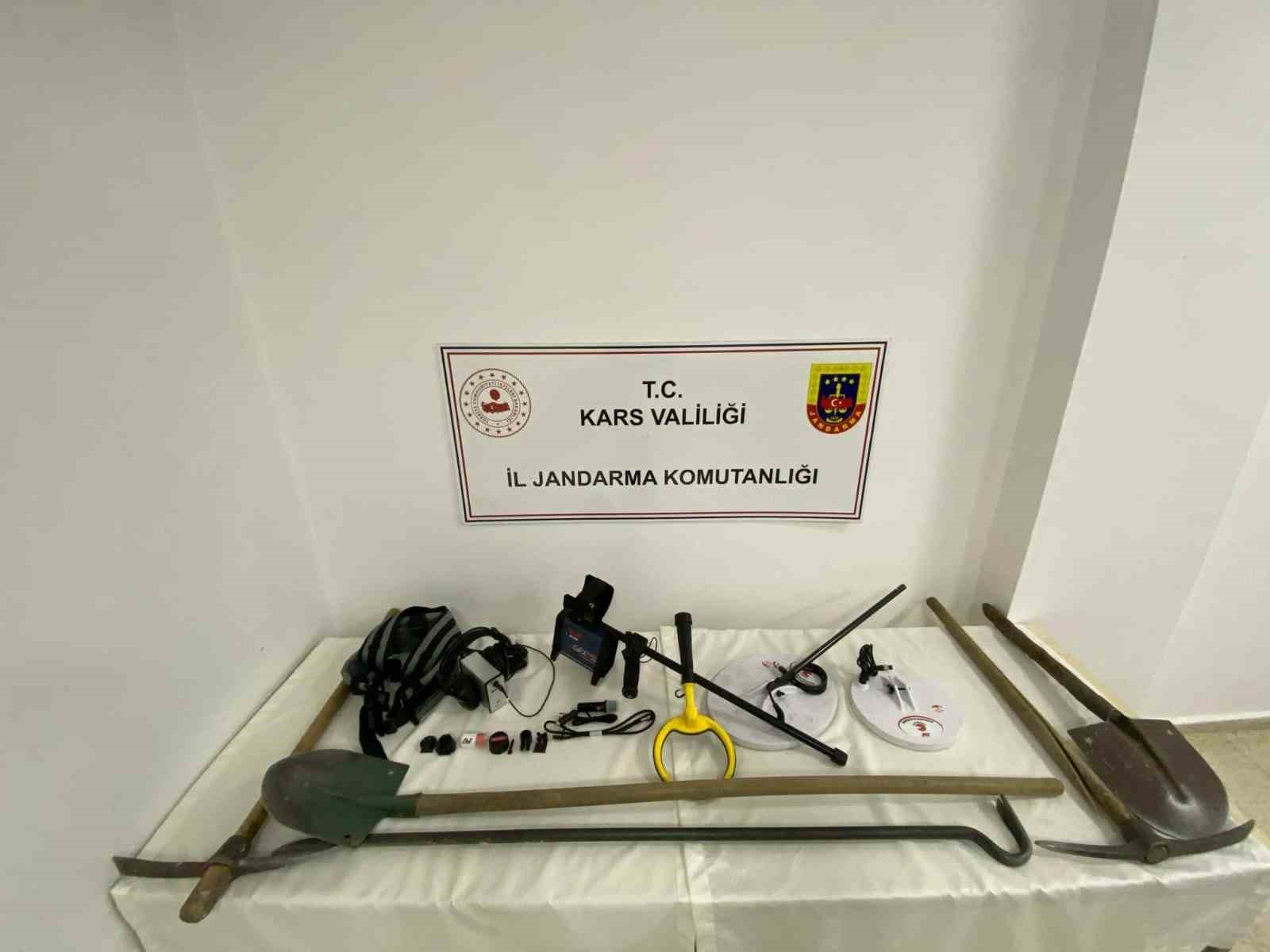 Kars’ta defineciler suçüstü yakalandı