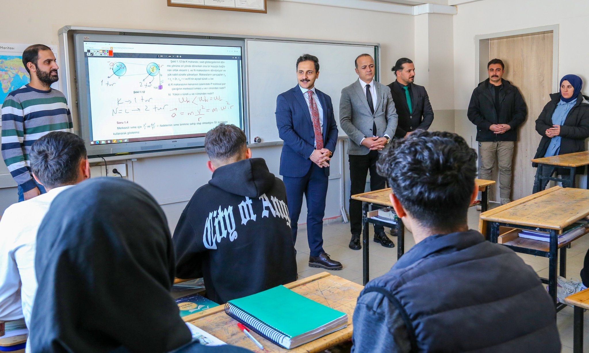 Gürpınar Kaymakamı Erdem öğrencilerle bir araya geldi