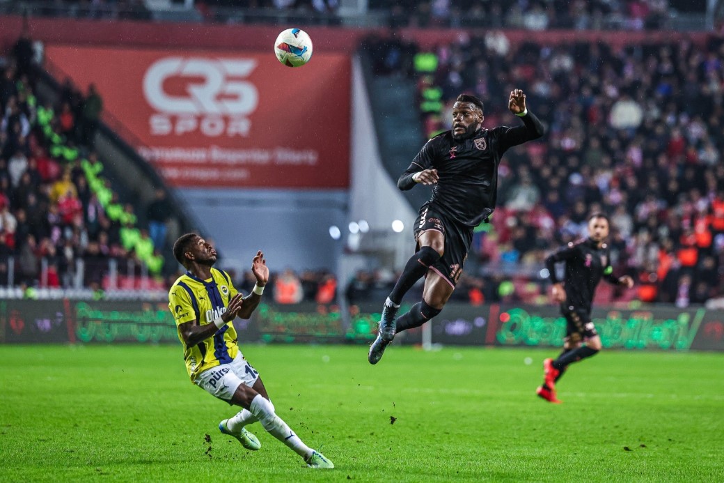 Fenerbahçe deplasmanda Samsunspor’la 2-2 berabere kaldı