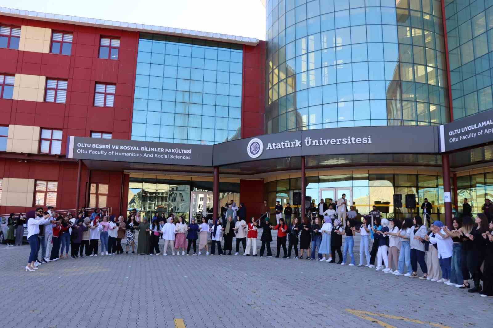 Öğrencilerin halay keyfi