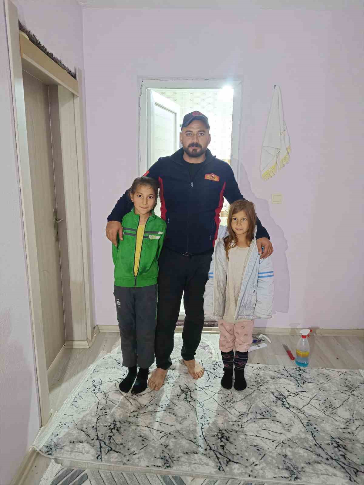 Oyun oynarken banyoda kilitli kalan kardeşlerin imdadına  itfaiye yetişti