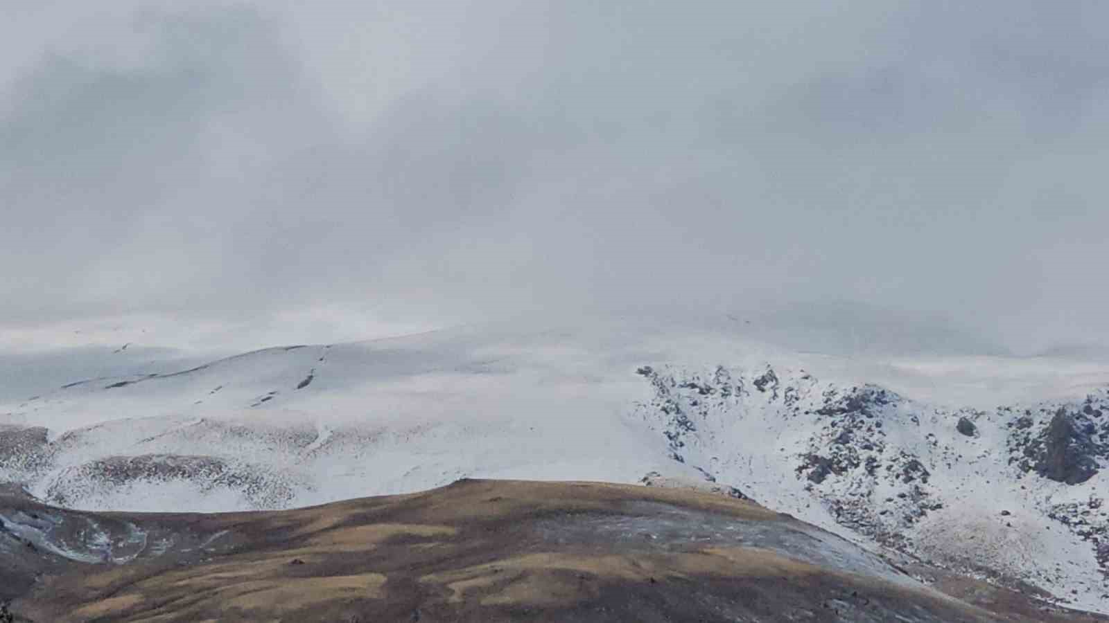 Süphan Dağı  beyaz gelinliğini giydi