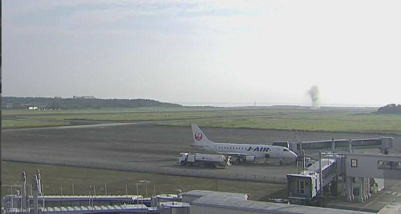 Japonya’daki havaalanında pistte patlama: 7 metrelik çukur oluştu