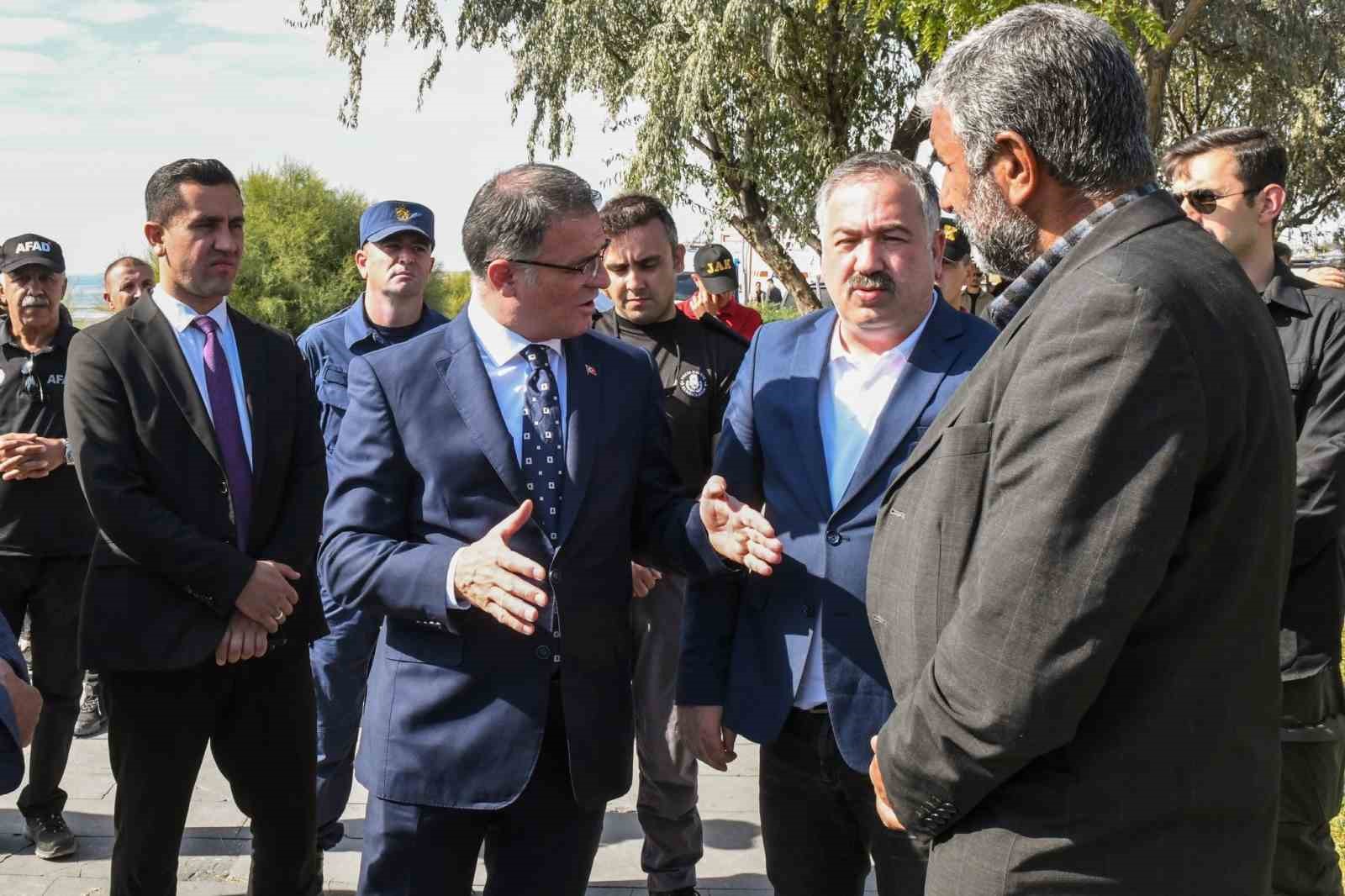 Van’da kaybolan Rojin’in arama çalışmaları havadan, karada ve gölde yapılıyor