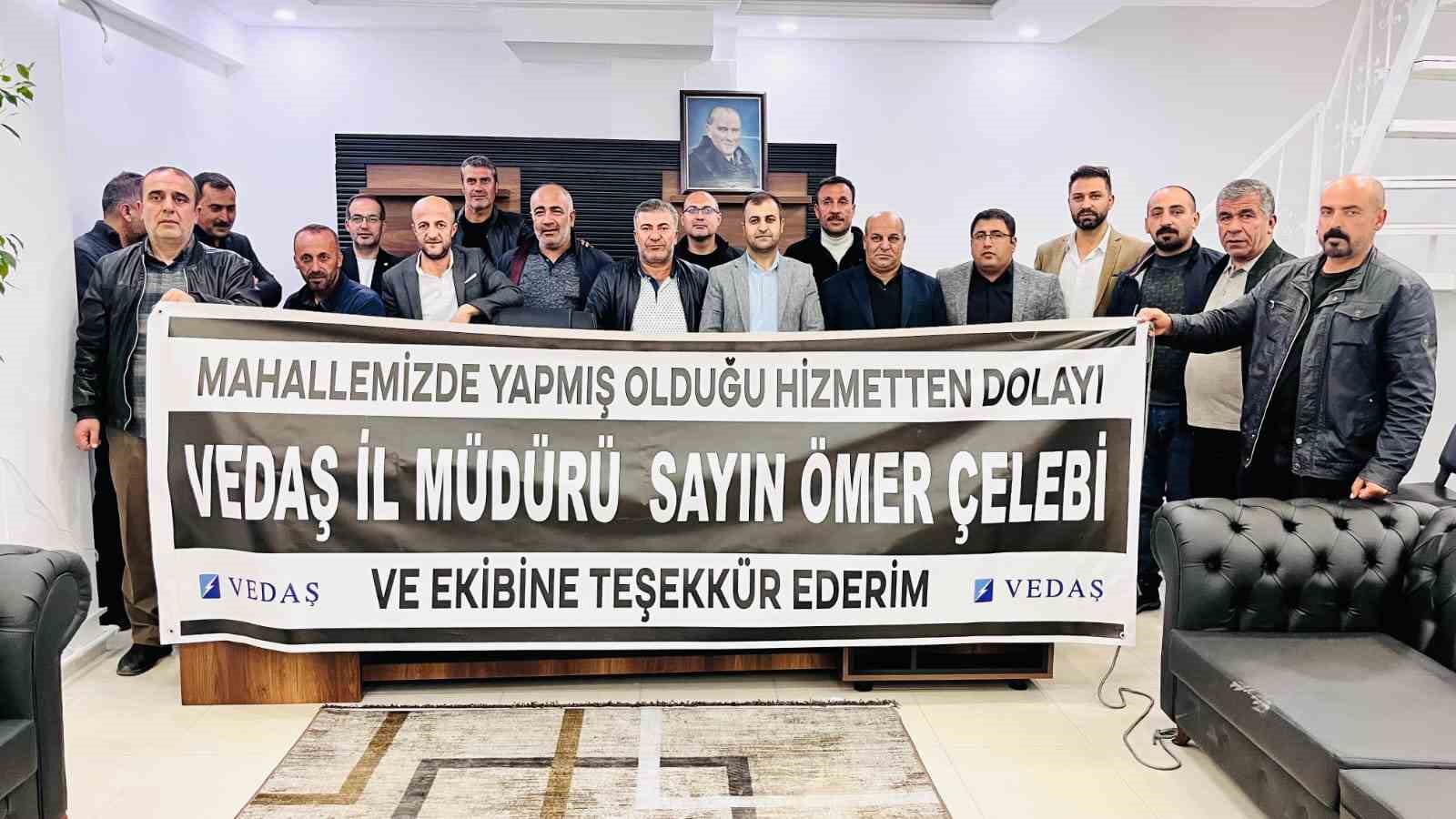 Van’da muhtarlardan VEDAŞ’a pankartlı teşekkür