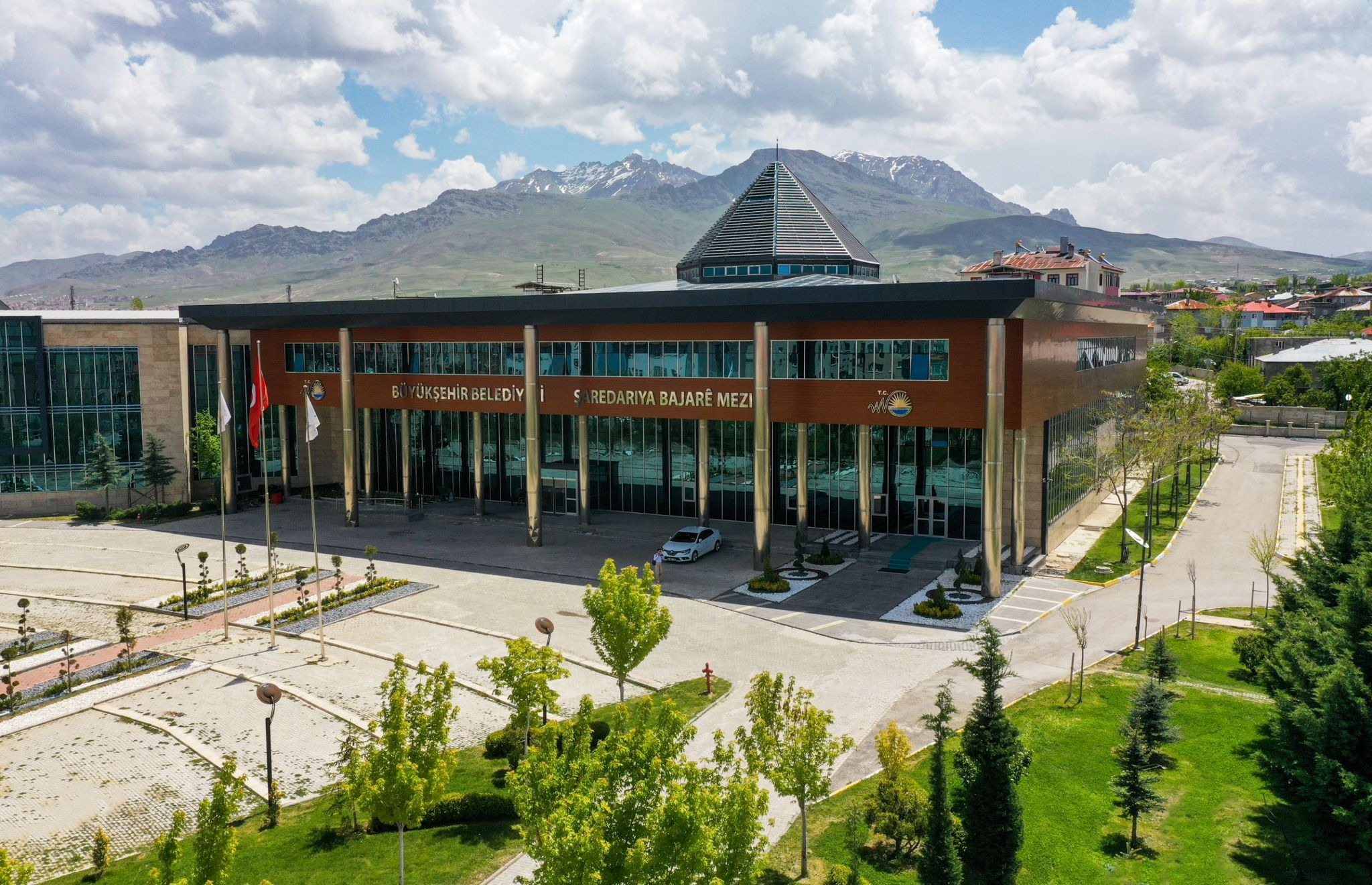 Van’da Büyükşehir Belediyesinin “1 günlük iş ilanına” Valilikten müdahale