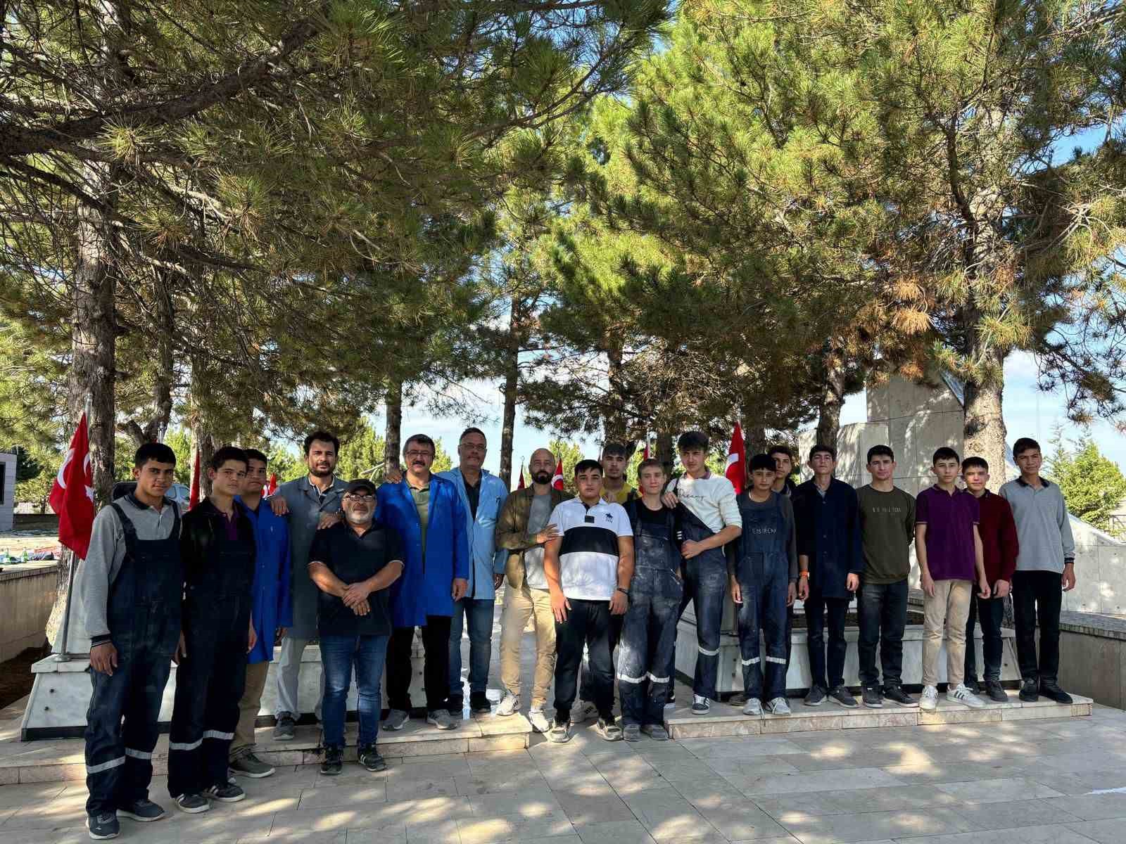 Lise öğrencilerinden alkışlanacak hareket