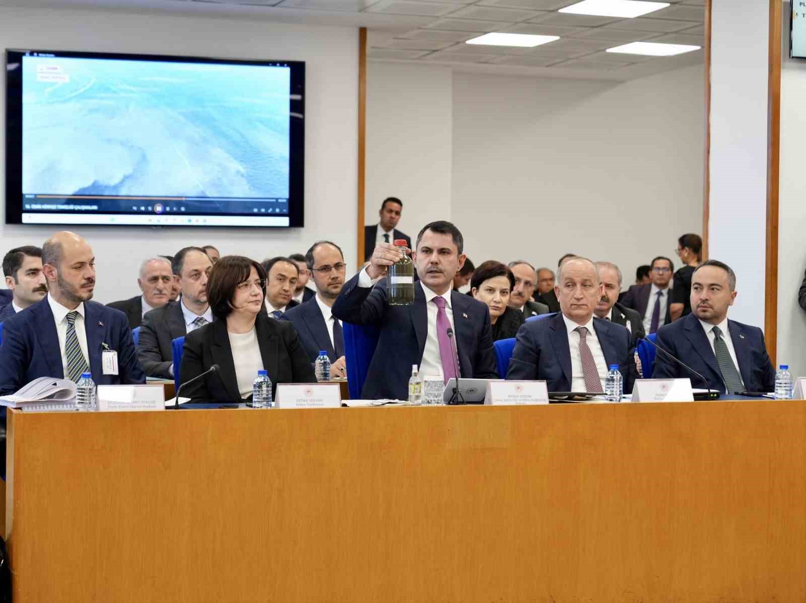 Bakan Kurum: “İzmir Körfezi bir zahmet temizlenecek”