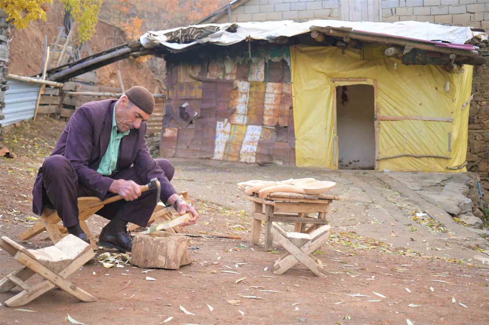 66 yaşındaki ahşap ustası, teknolojiye direniyor