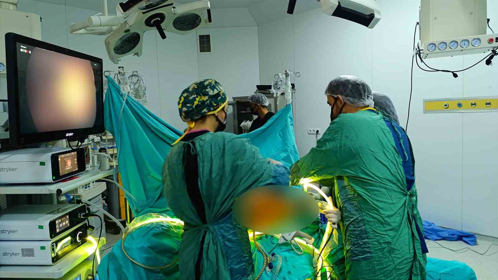 Van’da bir ilk: 3 yemek borusu kanseri ameliyatı aynı anda yapıldı