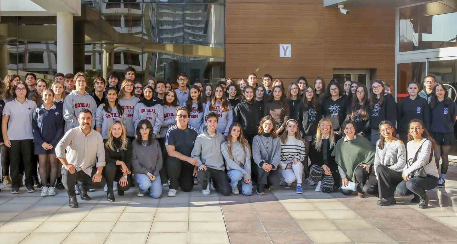 Öğrencilerden şiddet karşıtı manifesto