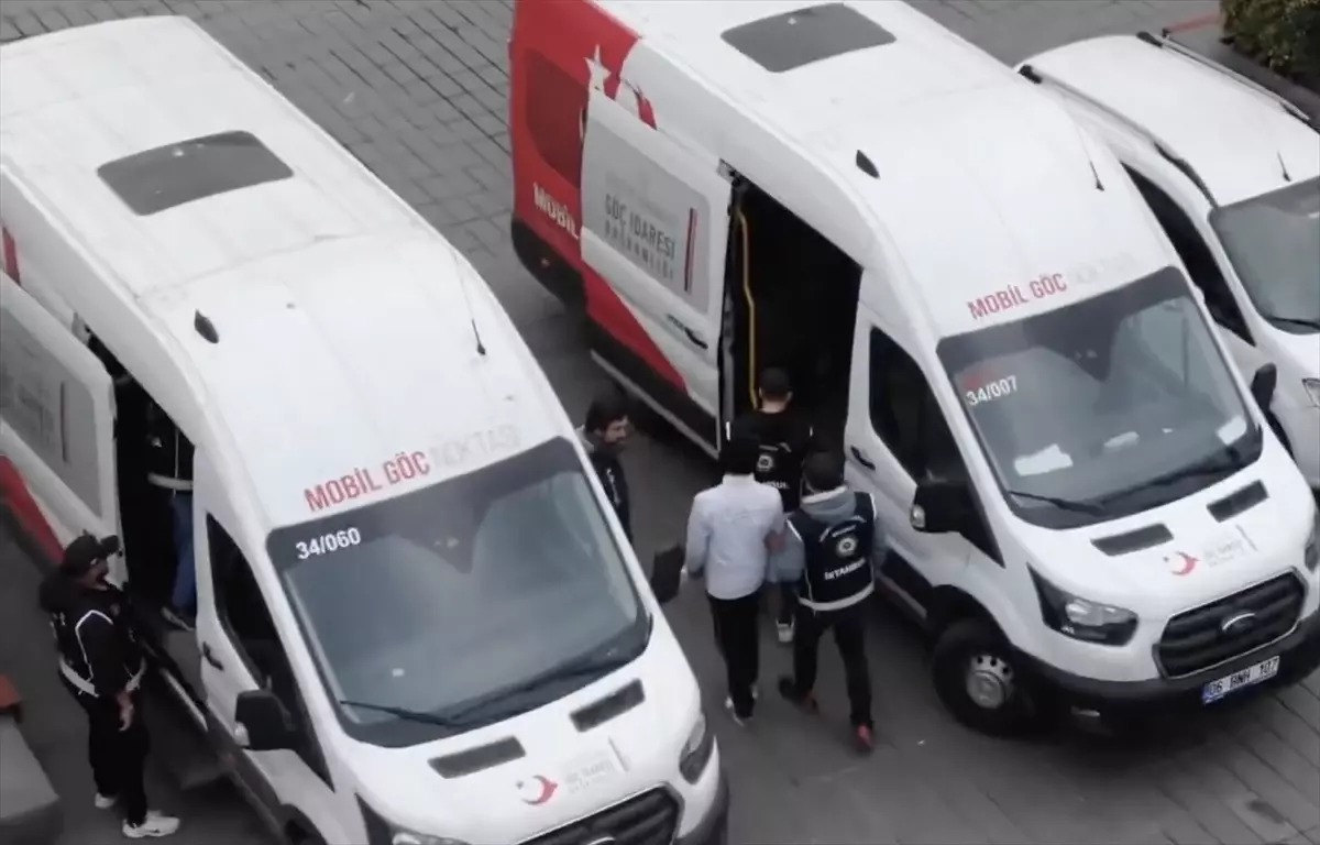 242 düzensiz göçmen yakalandı