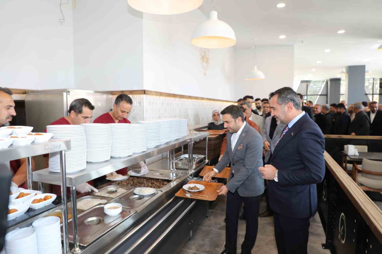 4 çeşit yemeğin 50 lira olduğu Şehir Lokantası açıldı