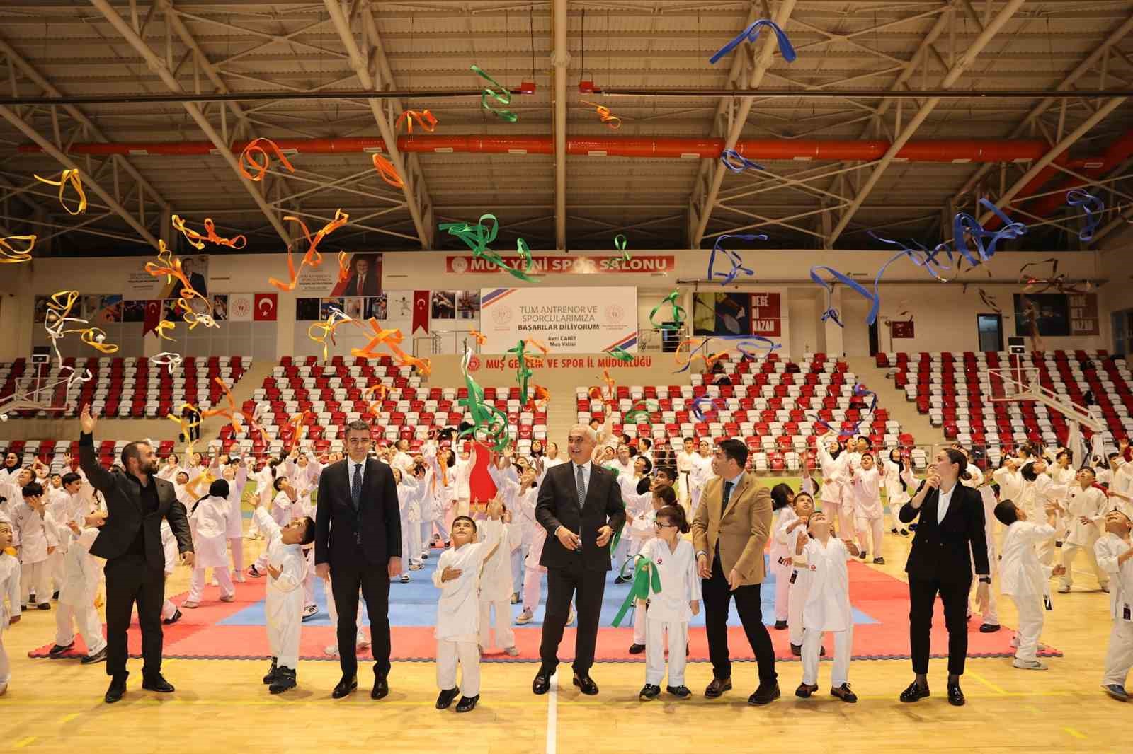 400 sporcu için kuşak terfi töreni düzenlendi