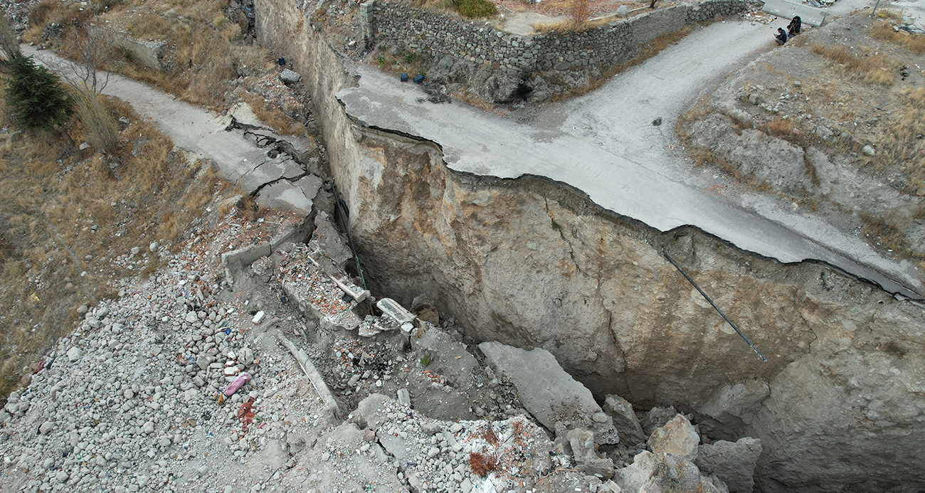 Heyelan riski mahalle sakinlerini korkutuyor