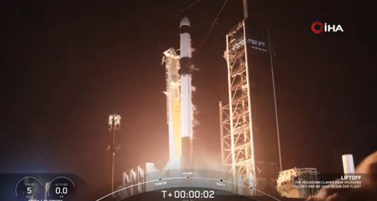 Uluslararası Uzay İstasyonu’na malzeme taşıyan SpaceX uzay aracı yörüngeye fırlatıldı