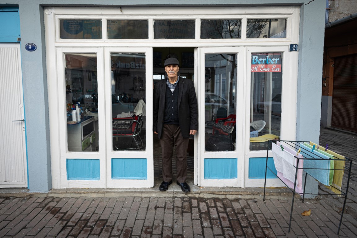 62 yıldır aynı dükkanda berberlik yapıyor