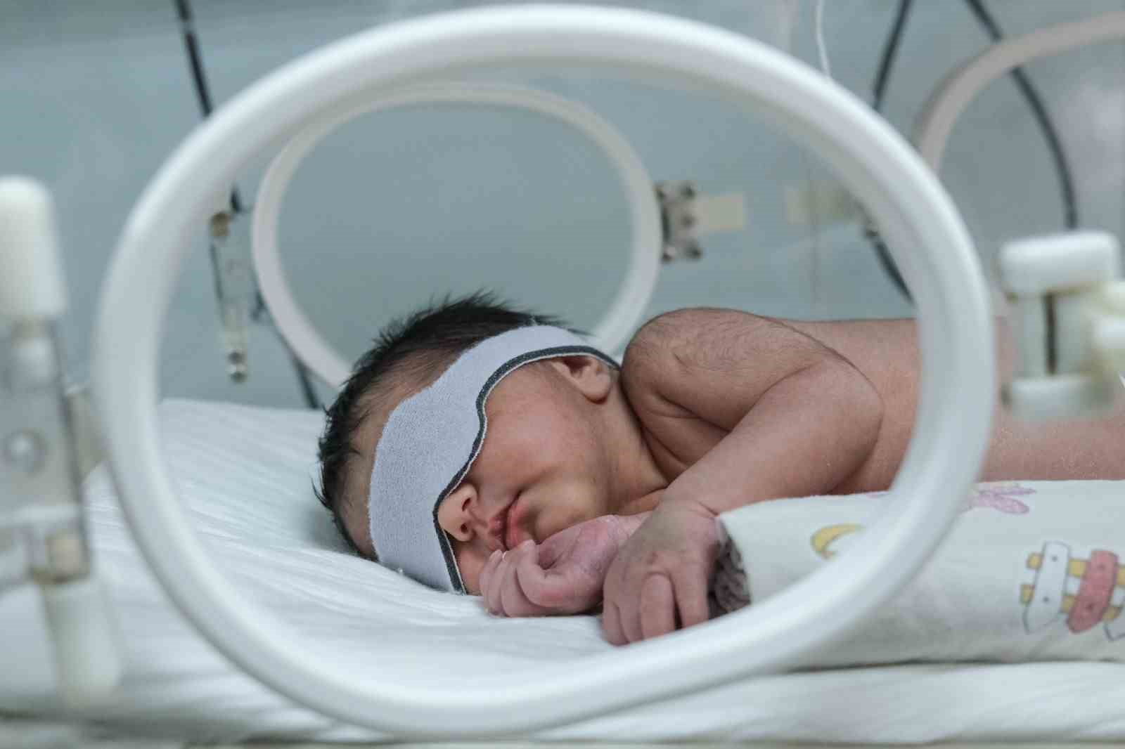 Anne babaların dikkatine! Bebeklere RSV tehdidi