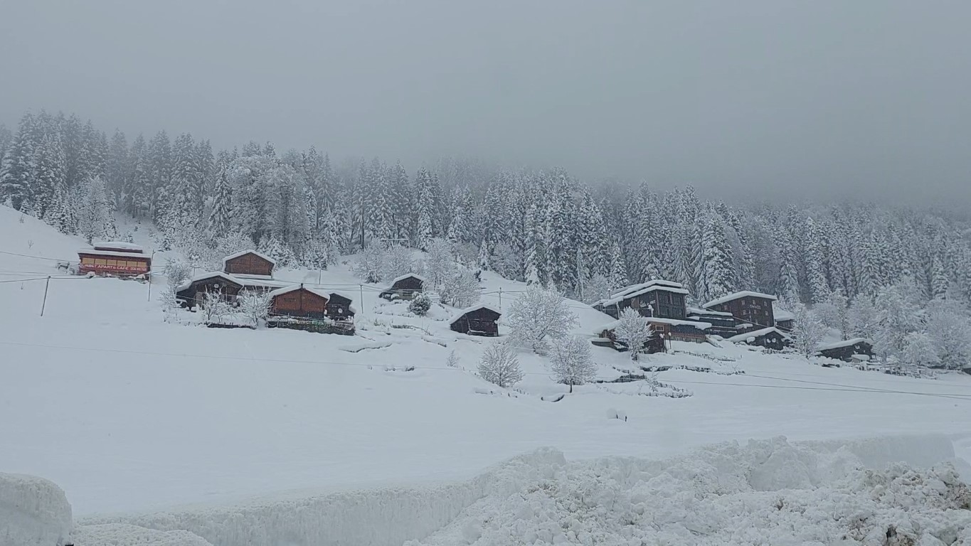 Ayder Yaylası’nda kar bereketi!