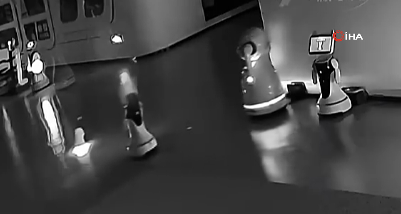 Bu da oldu: Küçük bir robot, 12 robotu kaçırdı
