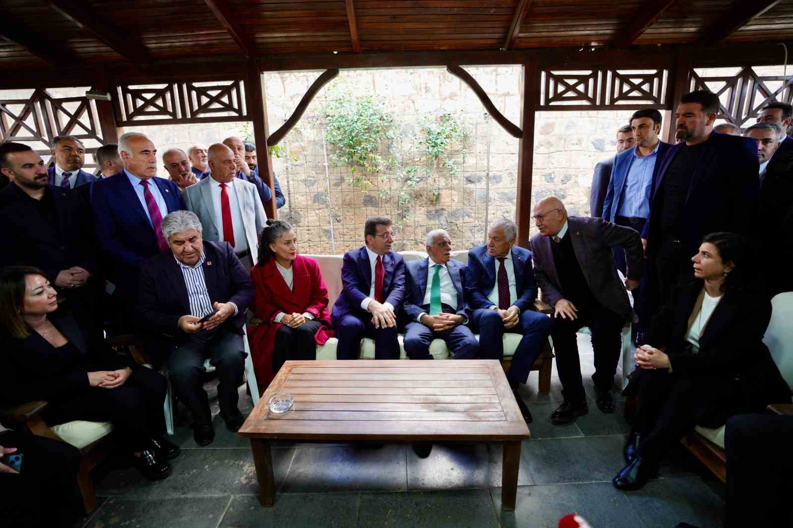 İBB Başkanı İmamoğlu’ndan DEM’li Ahmet Türk’e destek ziyareti