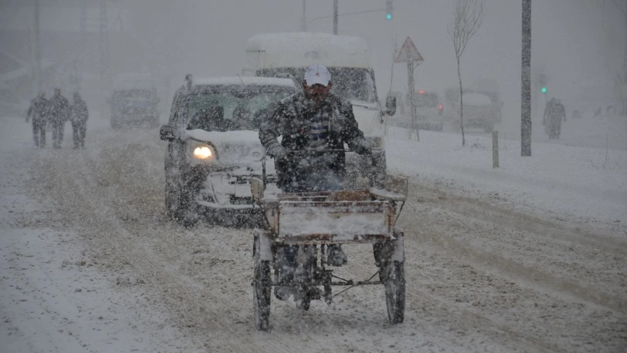 Van Valiliği saat verip uyardı: Kar yağışı başlıyor
