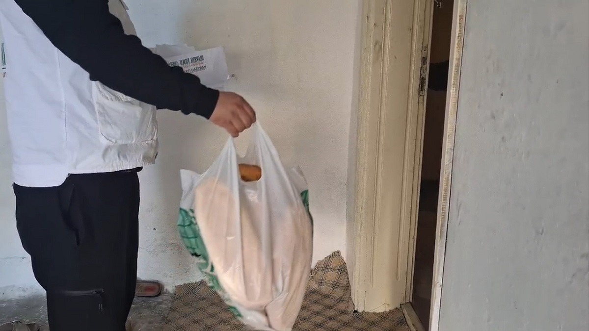 Van’da “Ekmek Kartı” kampanyasıyla yüzlerce aileye destek