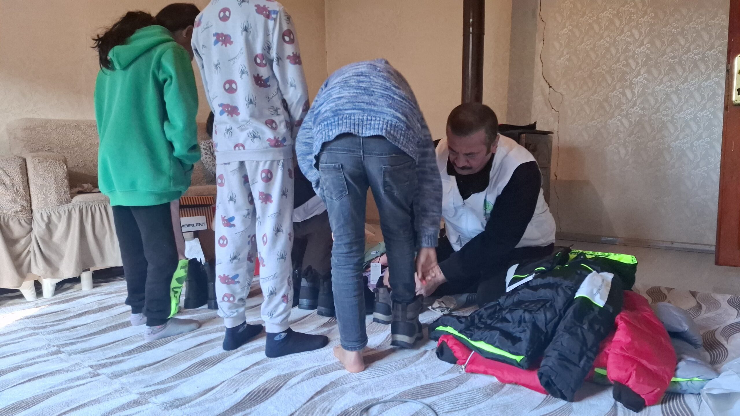 Van’da “Minik Kardeşlerimiz Üşümesin” projesi “Umut” oldu