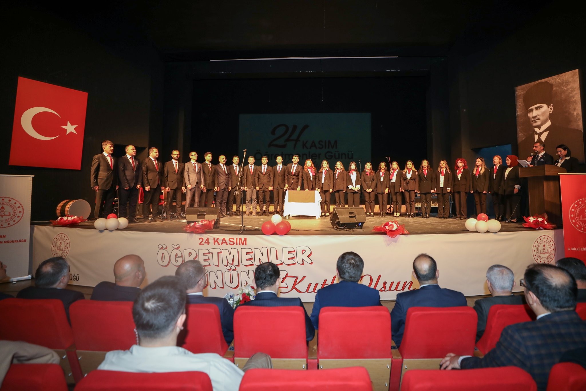 Van’da Öğretmenler Günü Kutlandı