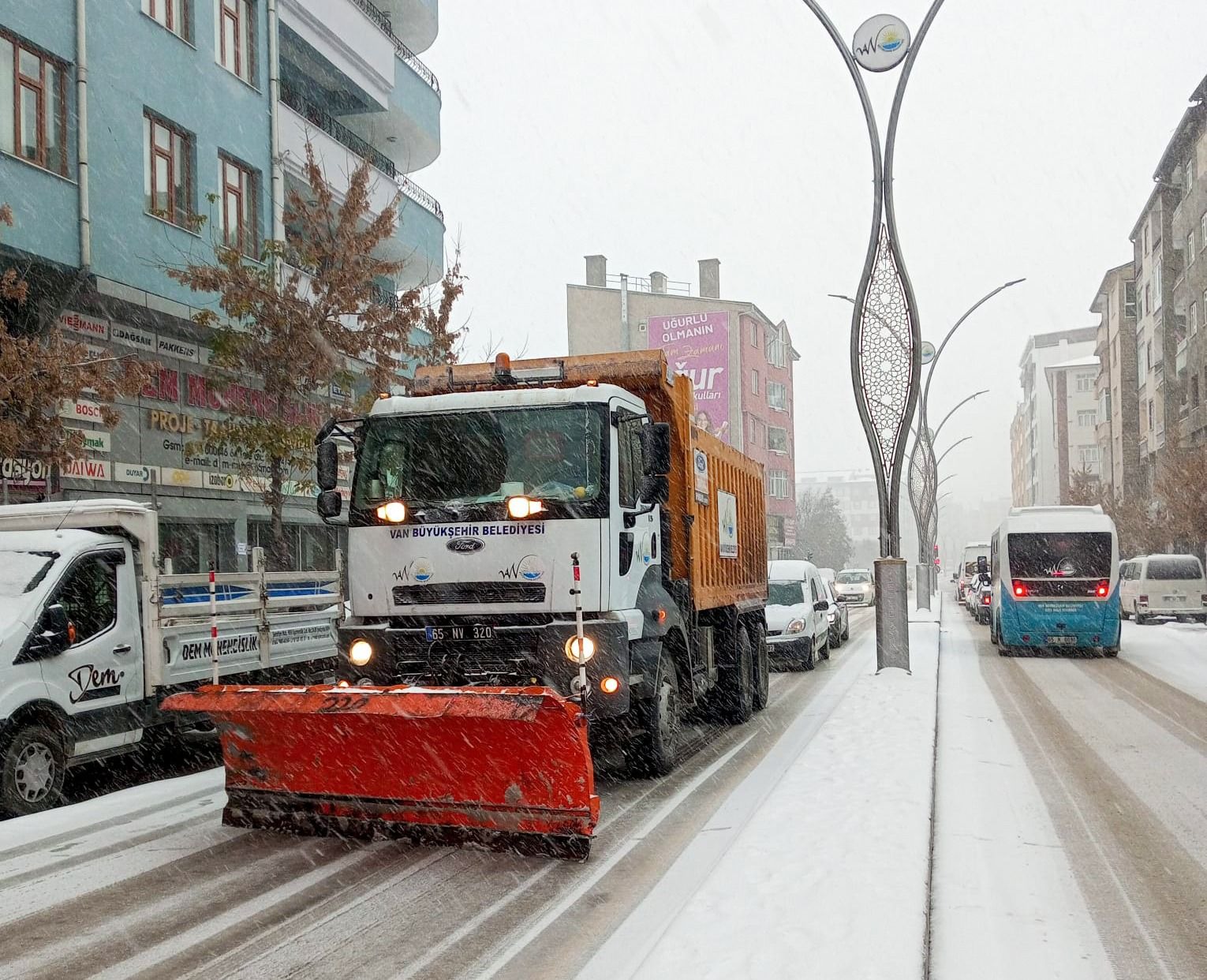 Van’da karla mücadele çalışmaları sürüyor