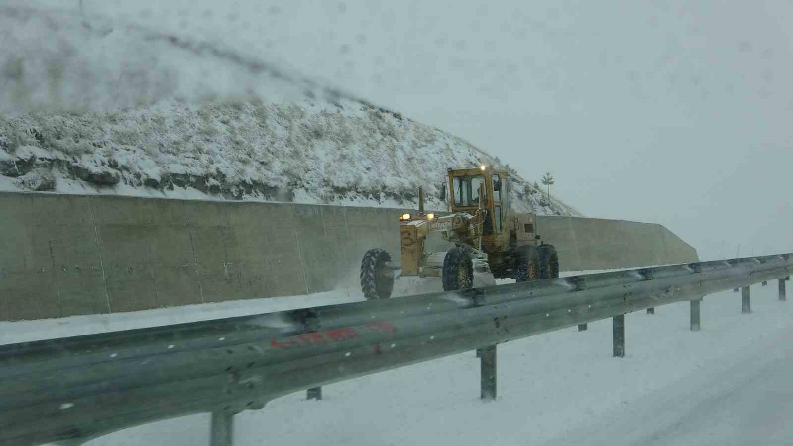 Ardahan’da 8 köy yolu ulaşıma kapandı