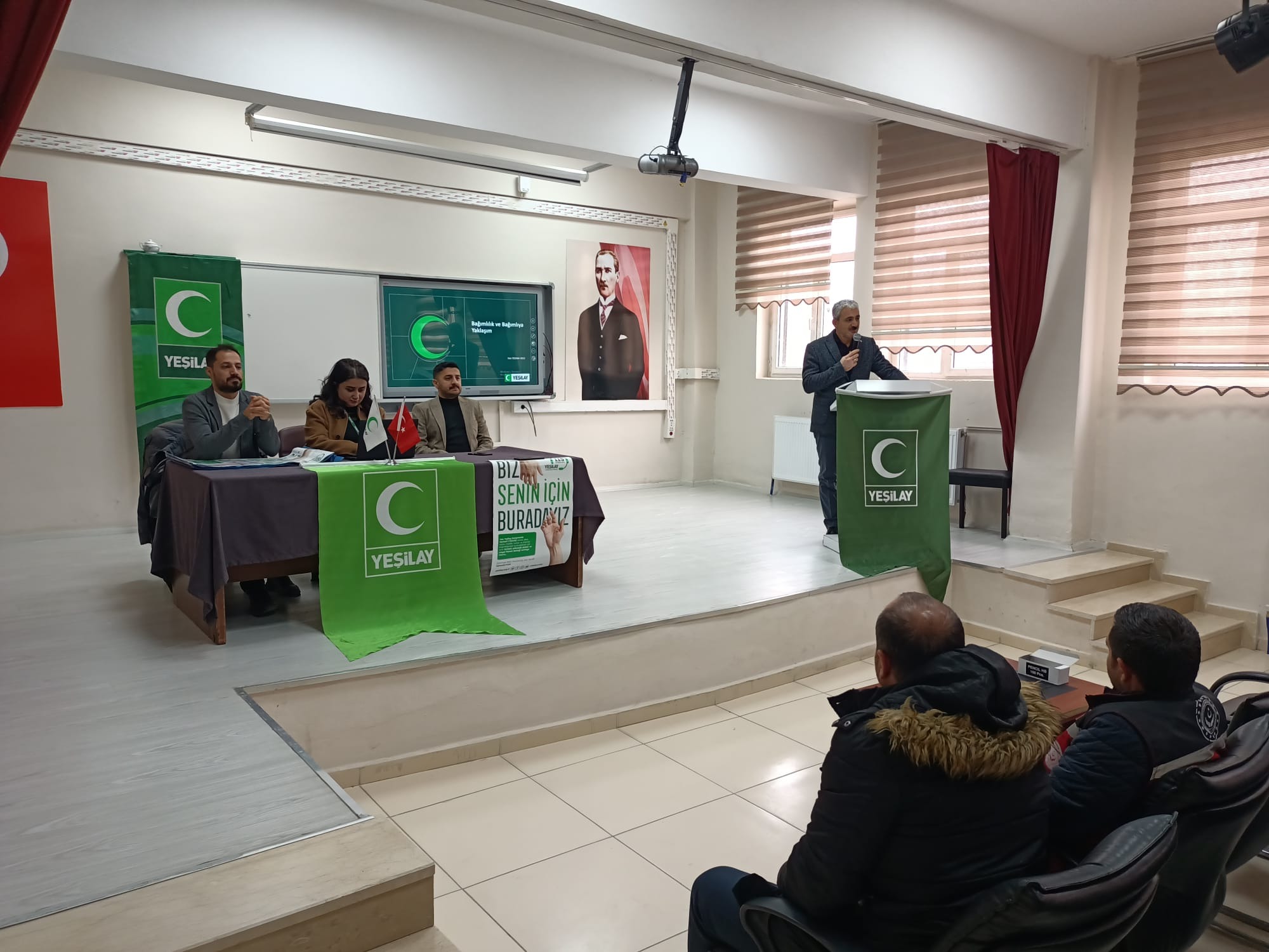 Gürpınar’da muhtarlara ve imamlara bağımlılıkla mücadele eğitimi verildi