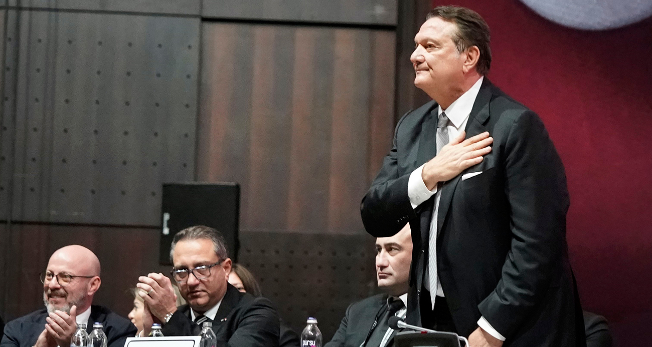 Beşiktaş Kulübü Başkanı Hasan Arat, istifa etti