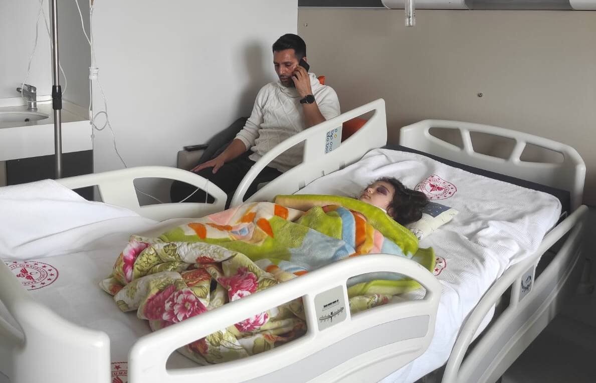 Bir  işyerinin ikinci katından düşen küçük çocuk ağır yaralandı