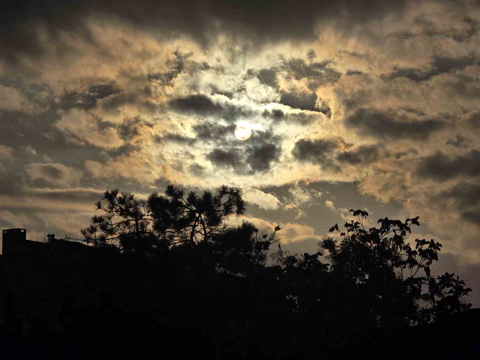 Bulutların görsel şöleni büyüledi