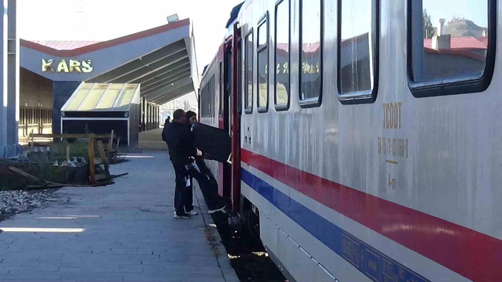 Doğu Ekspresi’yle tren yoculuğu yoğun ilgi görüyor