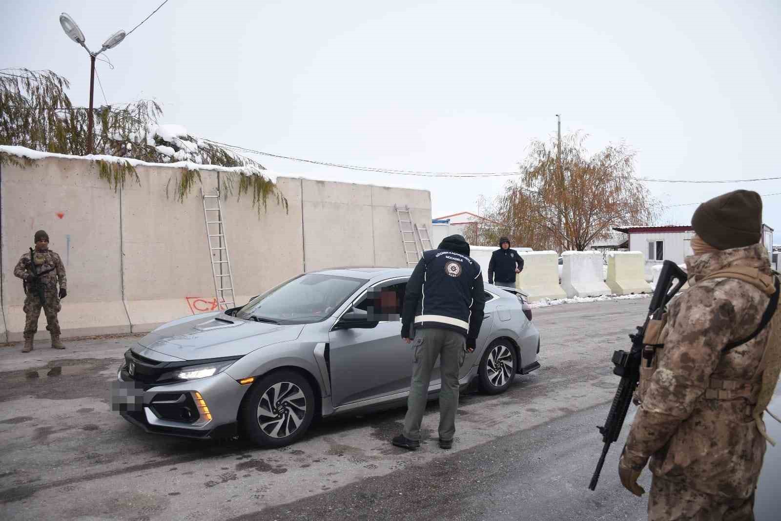 Düzensiz göçmenlere geçit yok
