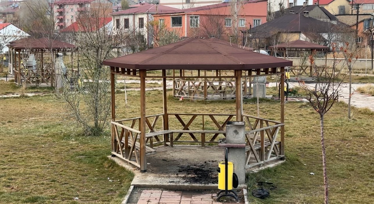 Yüksekova’da havalar soğudu, parklar boş kaldı