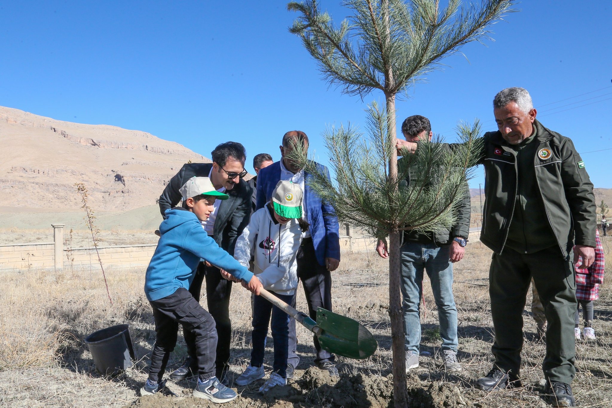 Van’ın Gürpınar ilçesinde Fidan dikim seferberliği