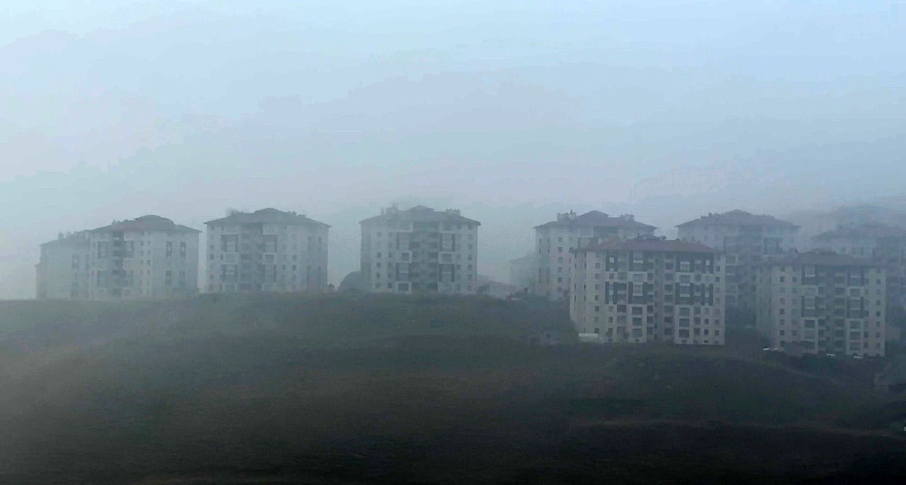 Hakkari’de yoğun sis: Görüş mesafesi 10 metreye kadar düştü
