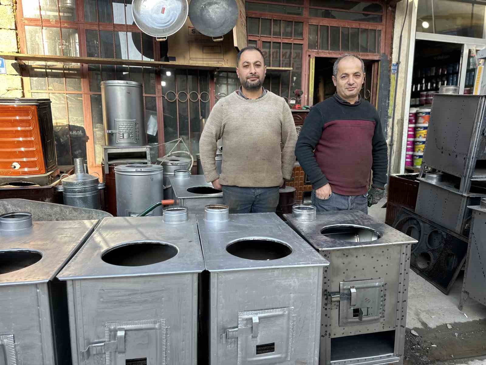 Hakkarili kardeşler 30 yıldır sobacılık mesleğini sürdürüyorlar