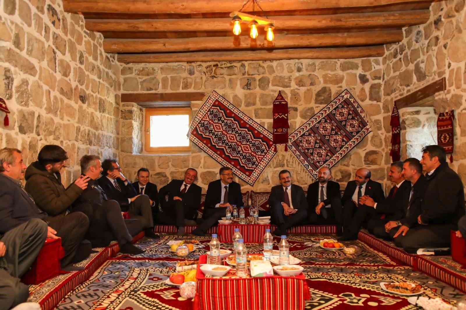 Hakkari’nin  tarihi taş evleri turizme açıldı