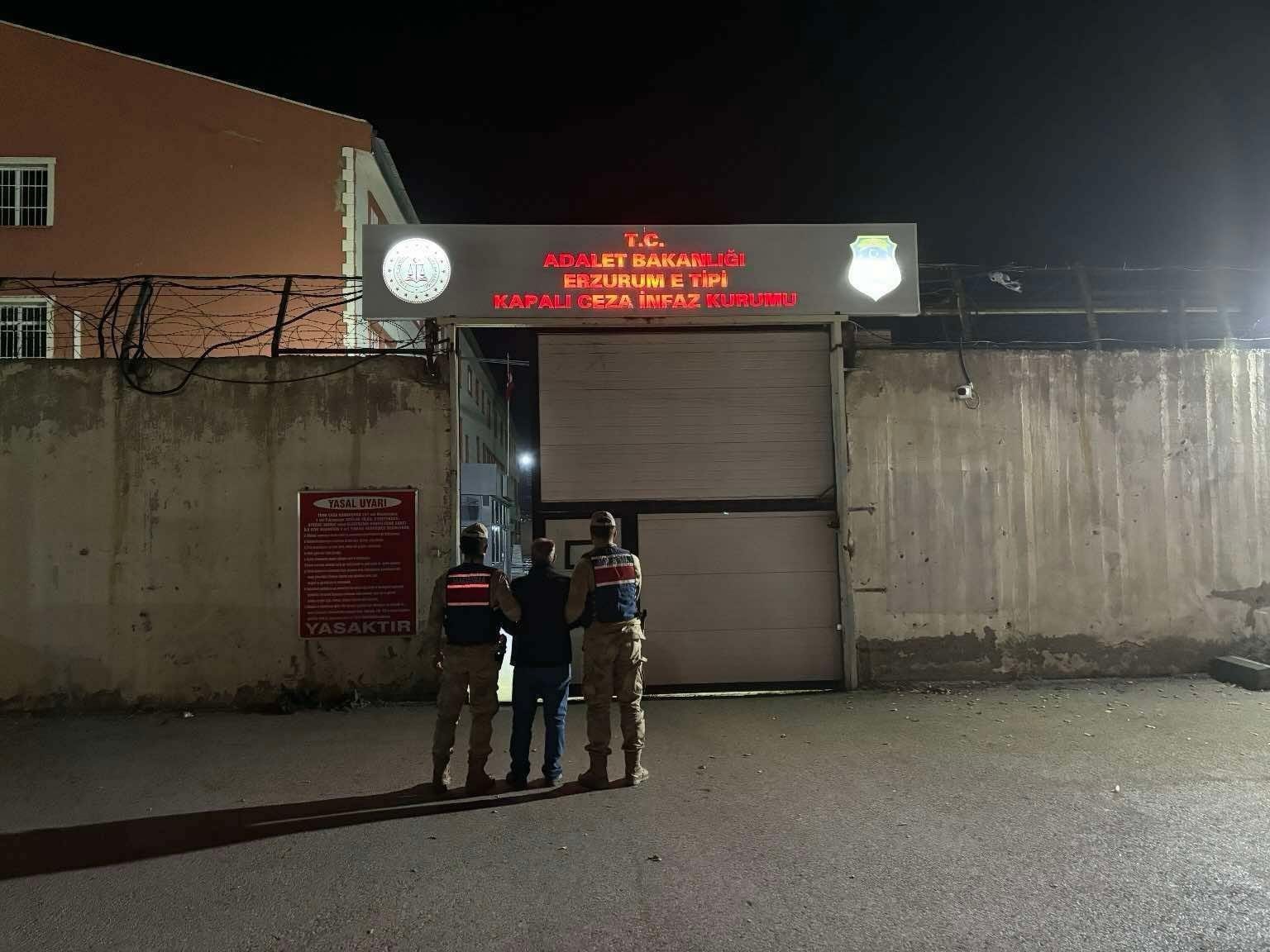 Jandarmadan kaçak şahıslara operasyon