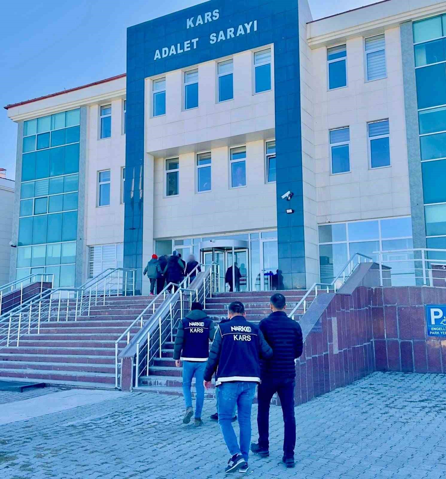 Kars’ta uyuşturucu operasyonu