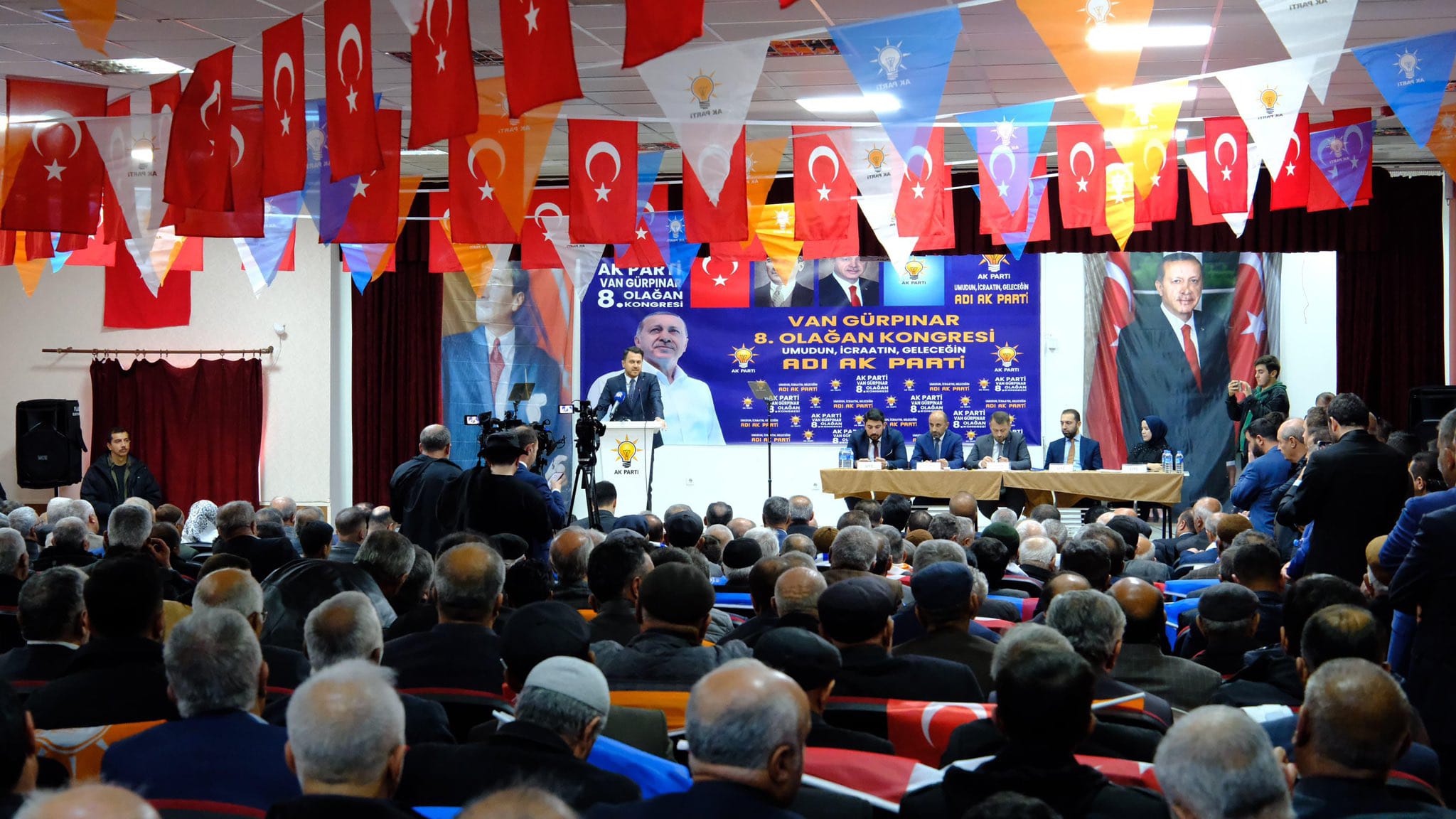 Güray: “Gürpınar başta olmak üzere tüm ilçelerimizde milletimizin yarınlarını inşa etmeye devam edeceğiz.”