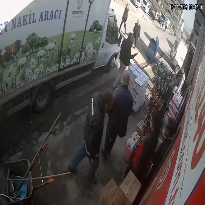 Malatya’da deprem anında yaşananlar güvenlik kamerasına yansıdı