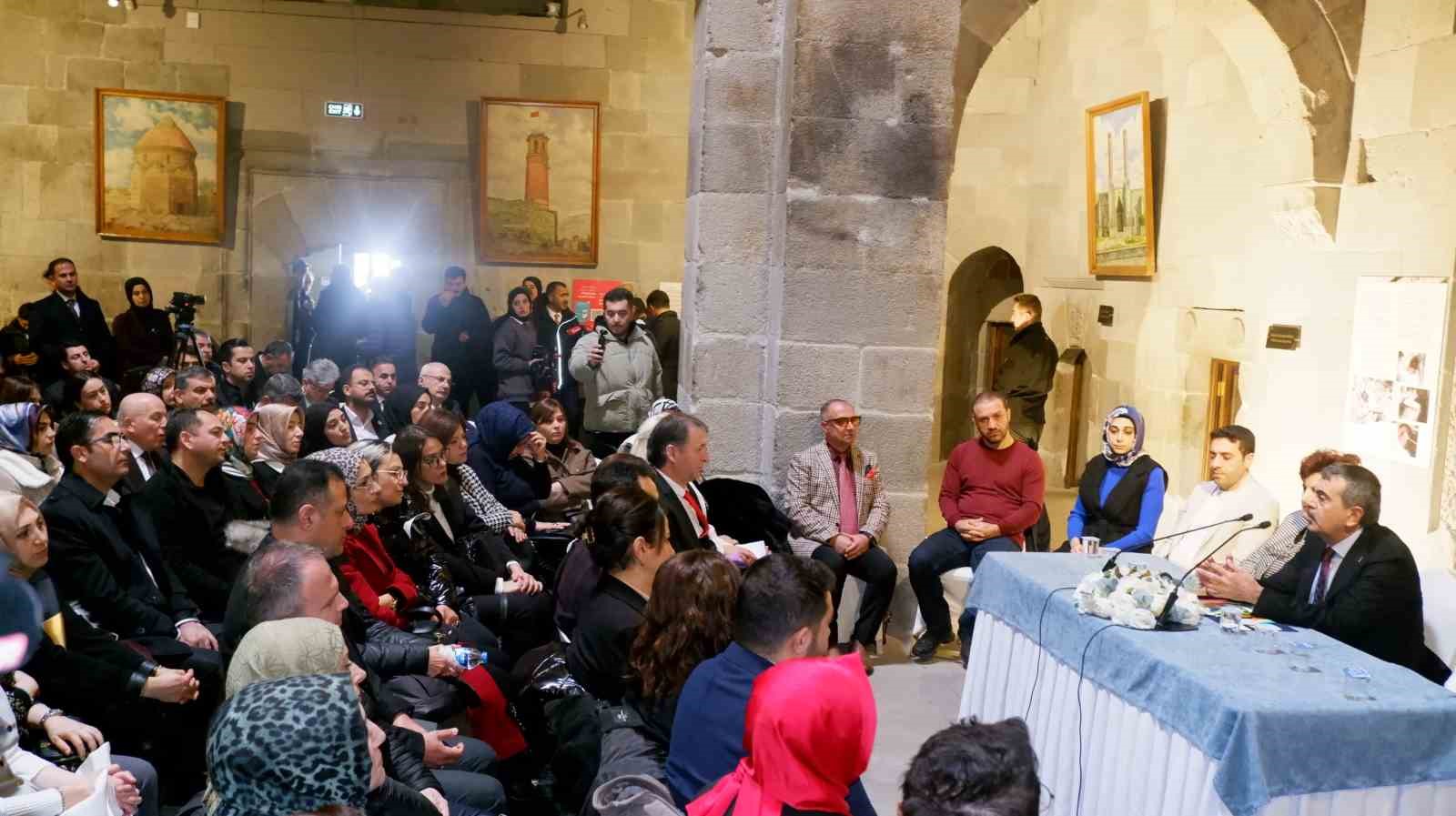 Milli Eğitim Bakanı Yusuf Tekin açıkladı: “2025’te 300 bin öğretmenimiz ‘Başöğretmen’ ünvanı alacak”