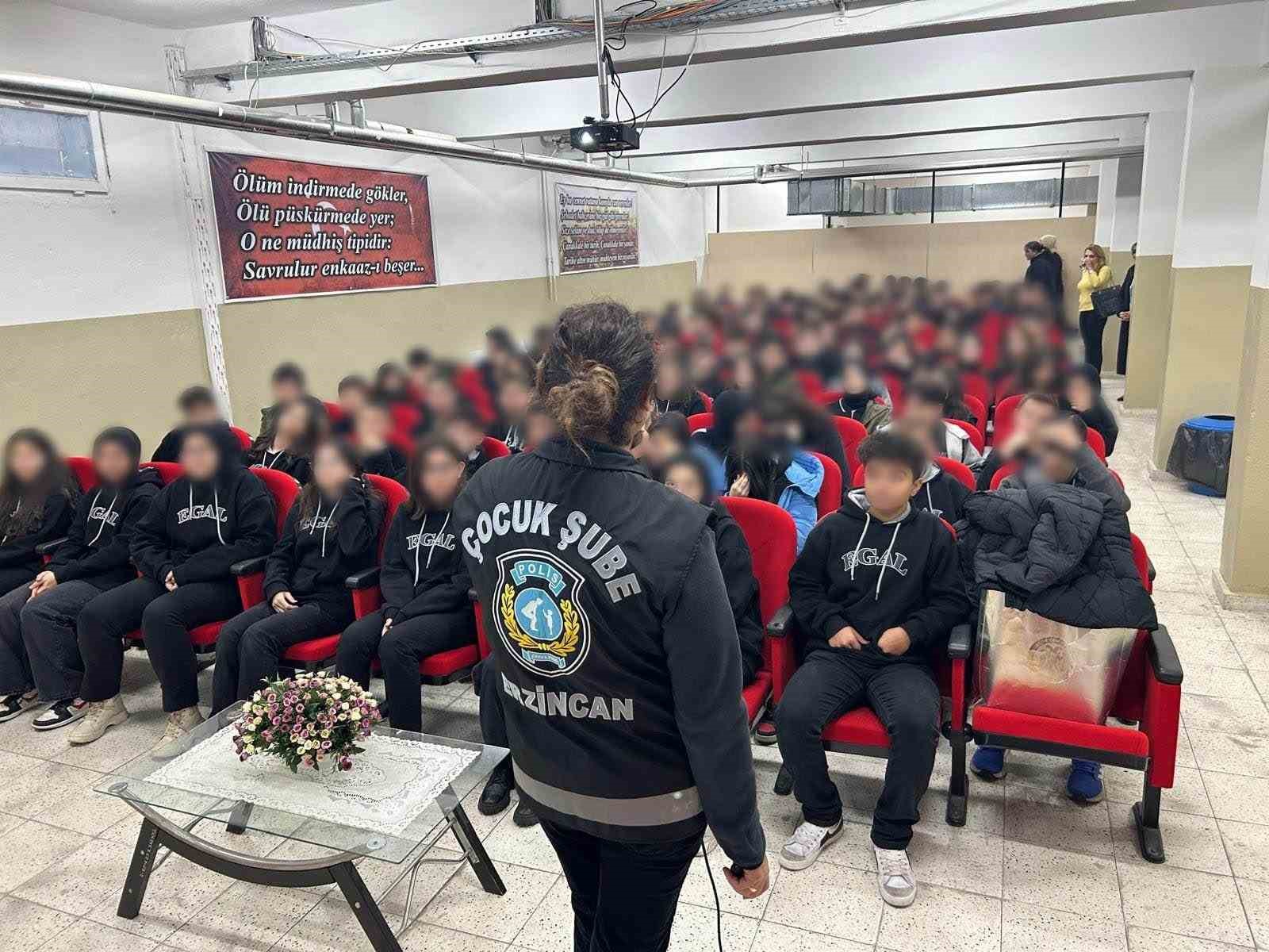 Öğrenci ve öğretmenler siber güvenlik konusunda bilgilendirildi