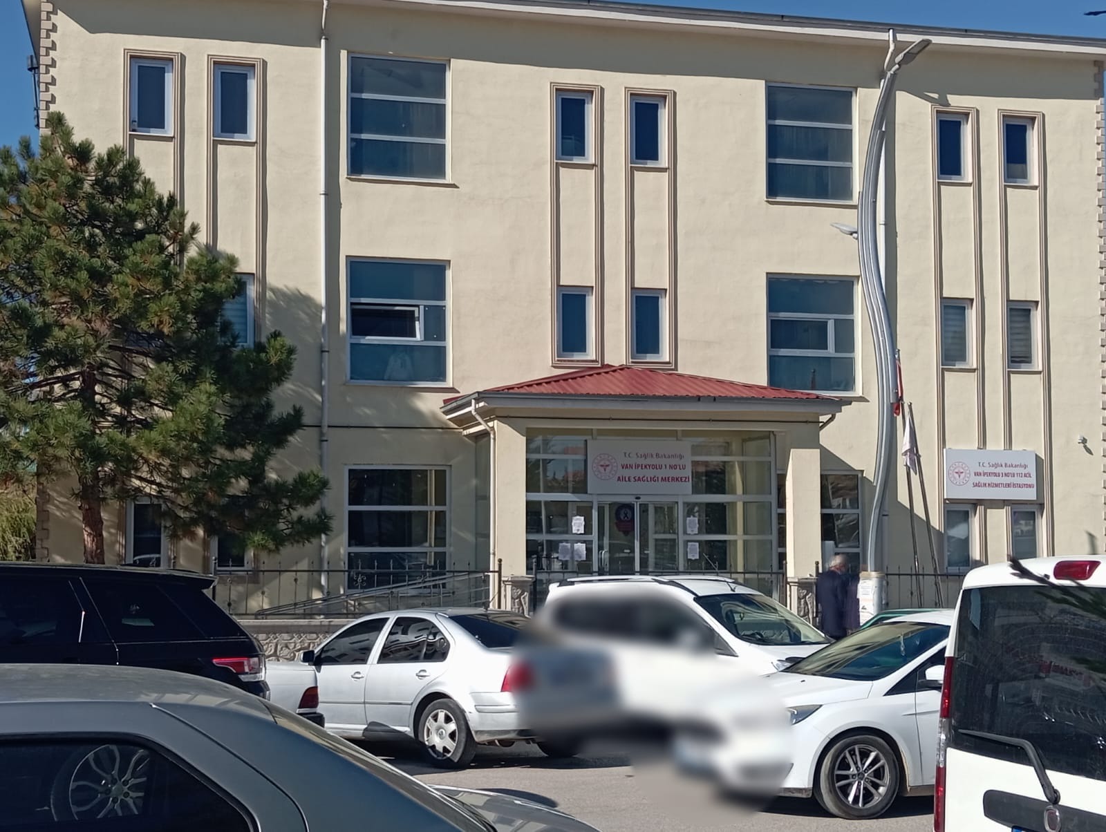 Van’da sağlık kuruluşları bugün hizmet veremedi